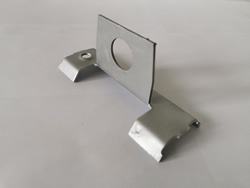 1820 Schneeschutz Trapez zum Schrauben 40mm
